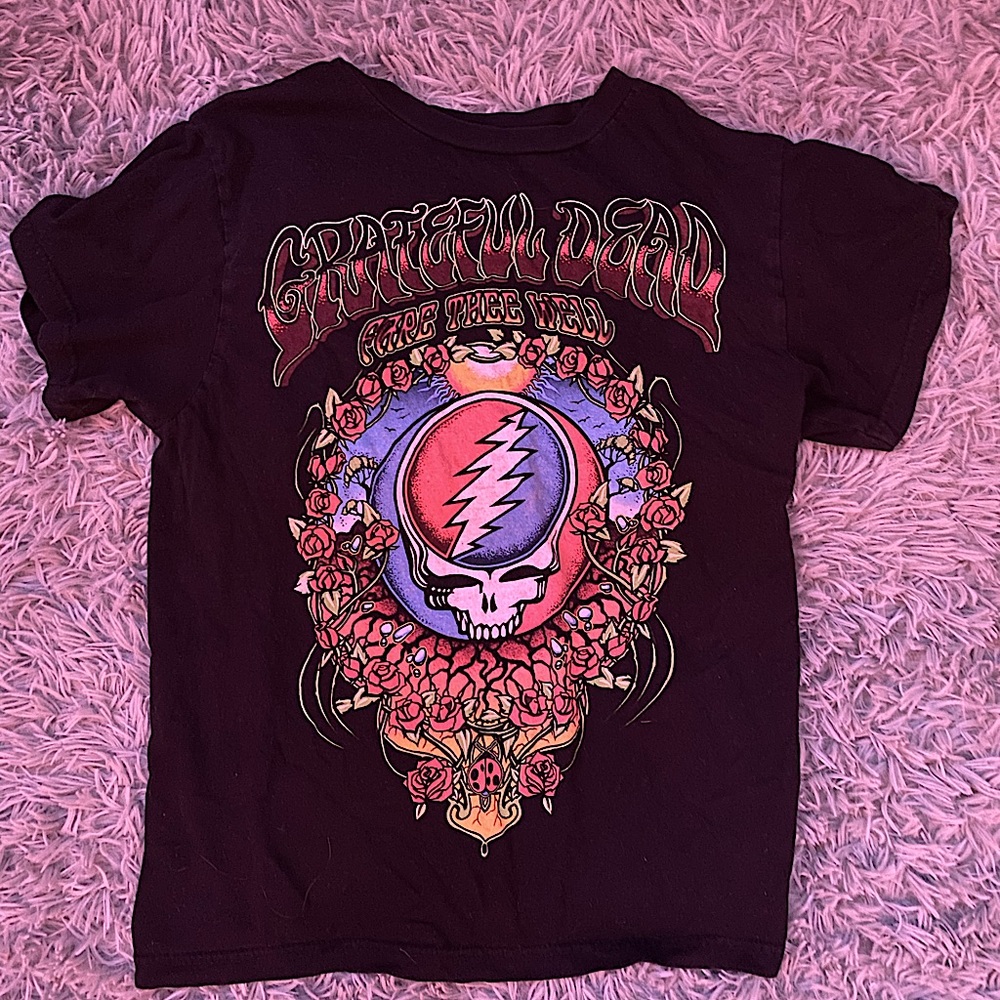 Grateful Dead tee, back and front are graphic